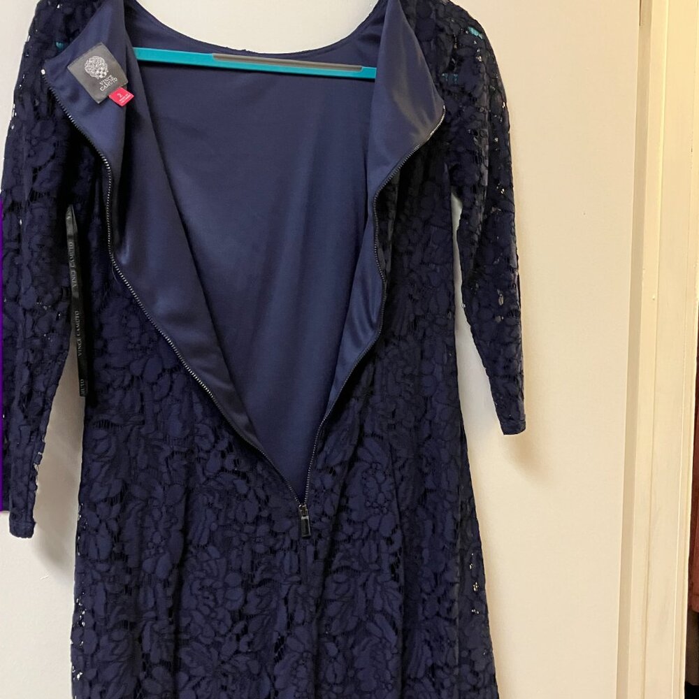 Vince Camuto Navy Lace Overlay Shirttail Hem Shift Designer Dress - Picture 8 of 8